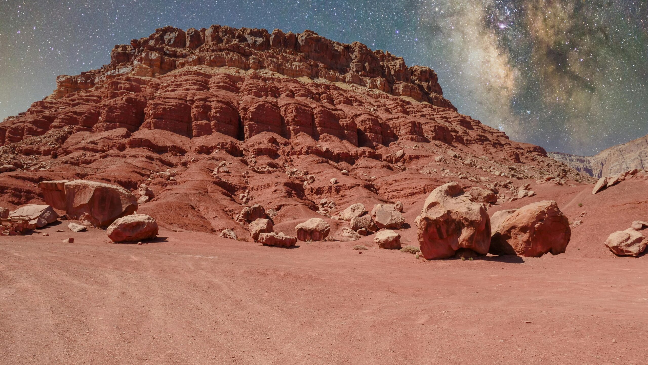 An image of rocks and hills on Mars.