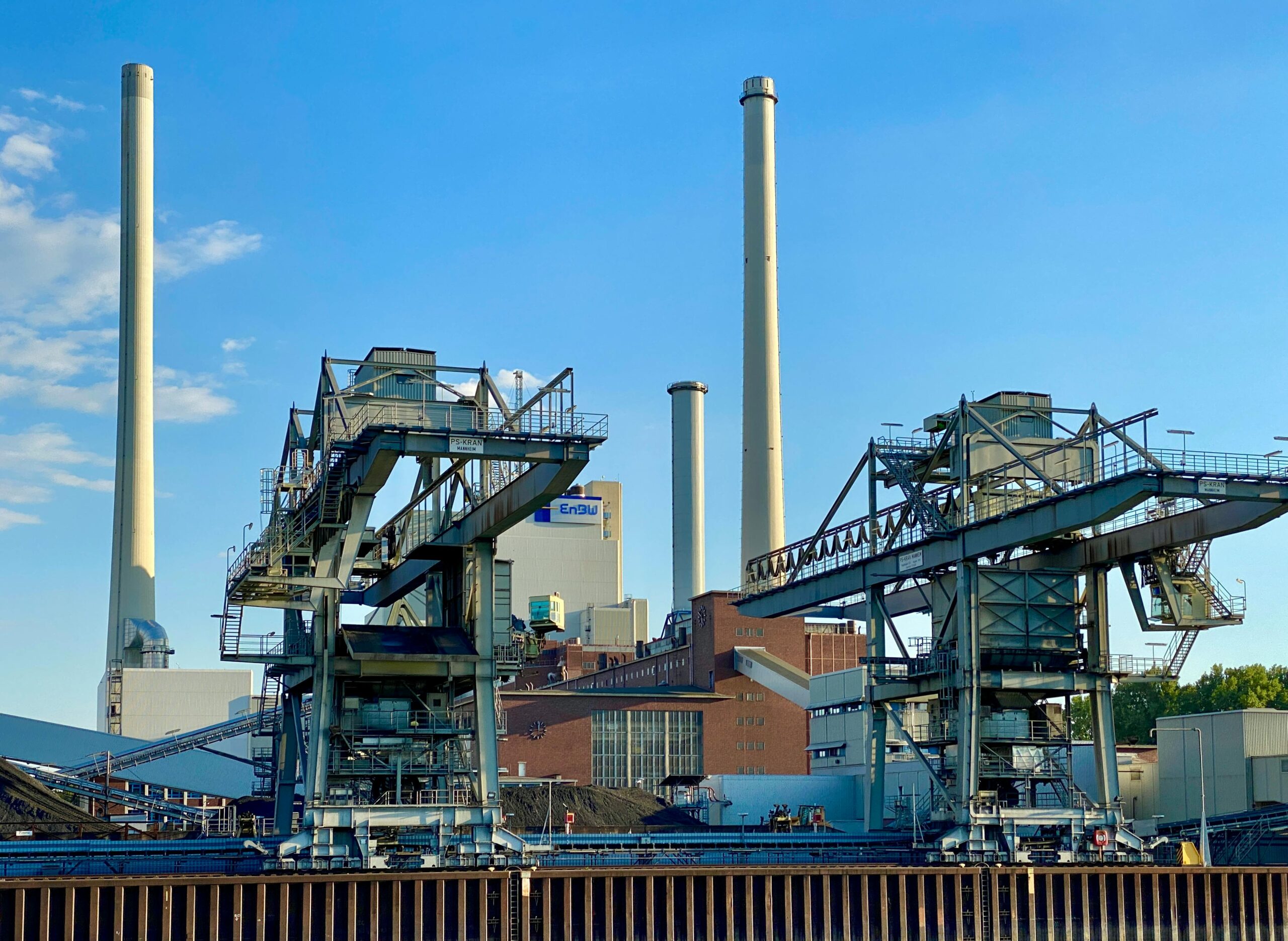 doe-coal-plant-grants A coal power plant in Germany from the outside.