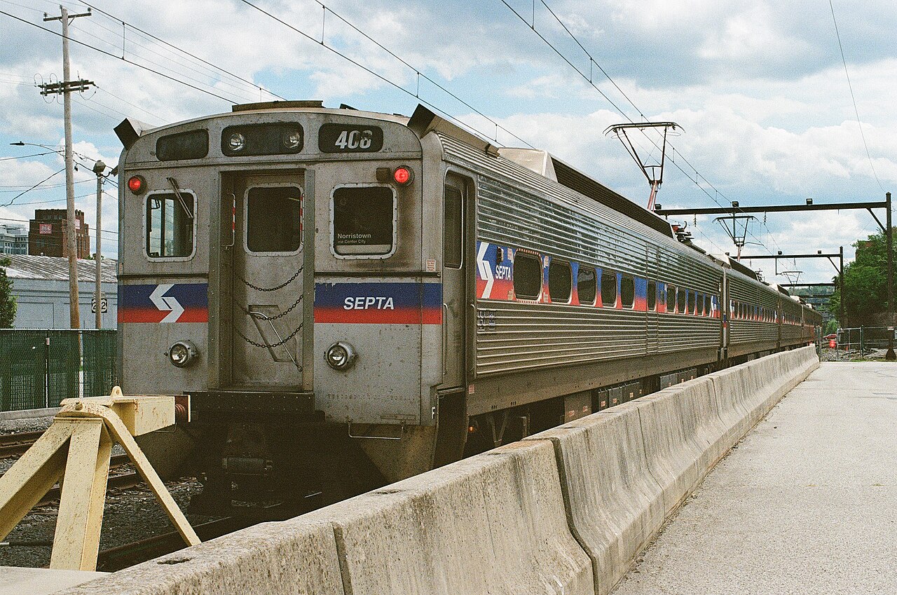 1280px-SEPTA_Train_parked_at_Norristown_Elm_Street_Station