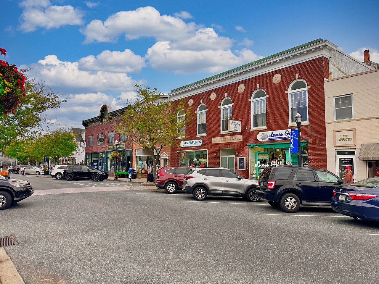 1280px-Second_Street_in_downtown_Lewes,_Delaware