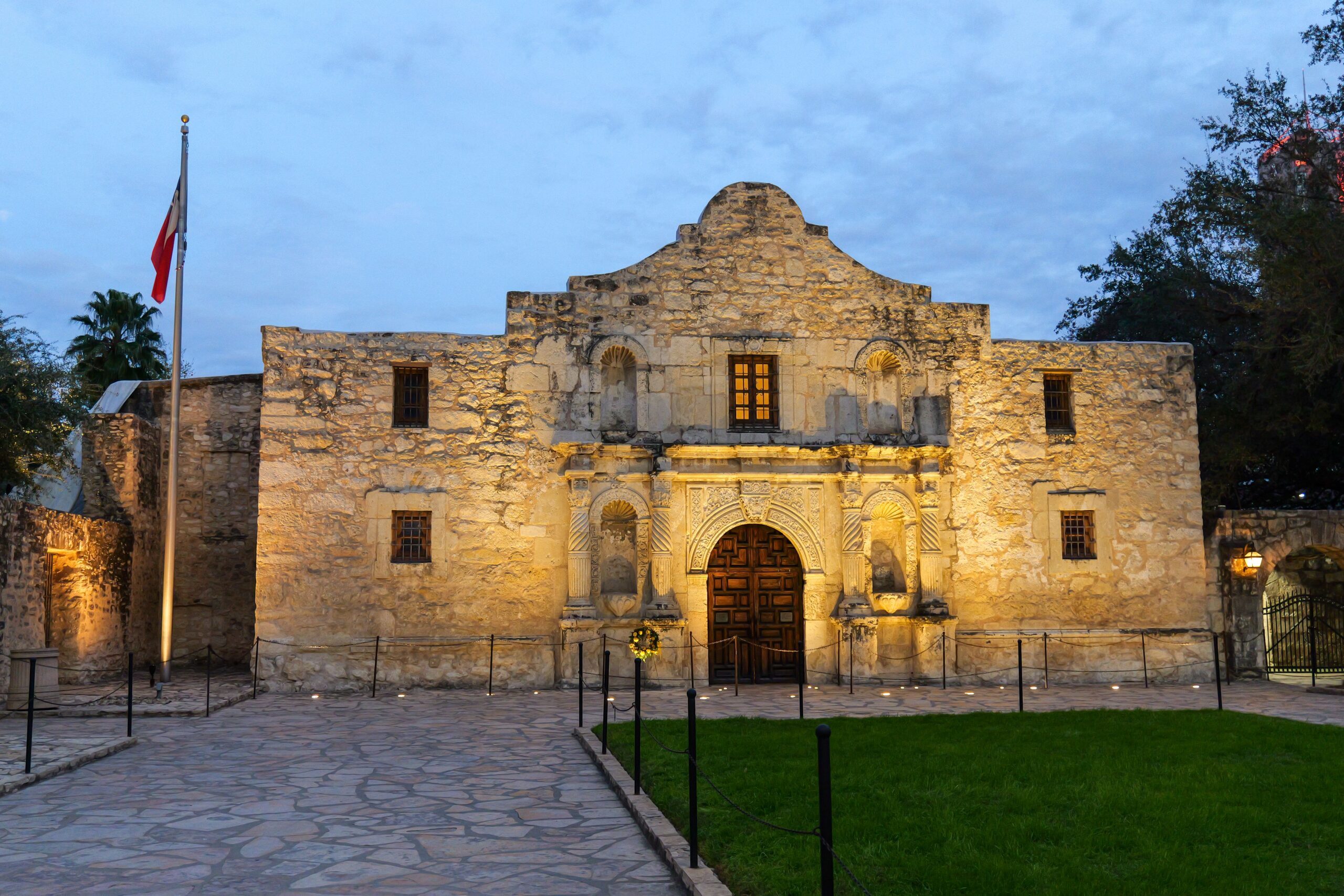 pexels-mark-direen-622749-36131855 Alamo