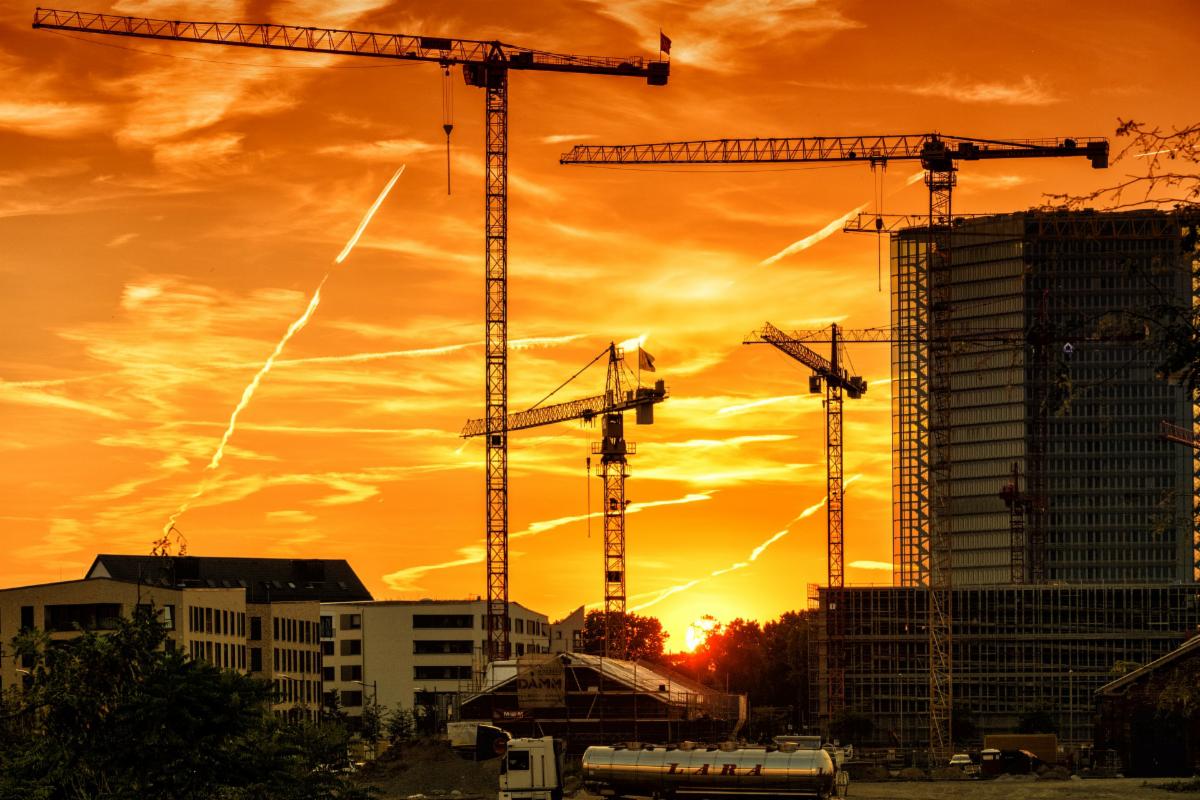 construction site cranes Architect association forecasts 5.4% increase in 2022 construction spending