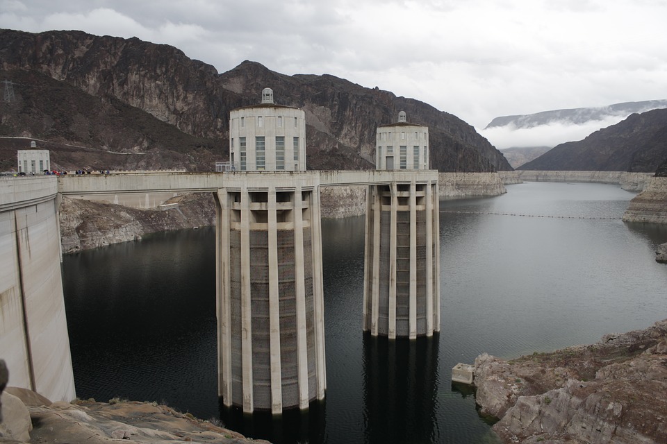 hoover dam 2107954 960 720 Funding needs to flow to fix dam problems in the U.S.