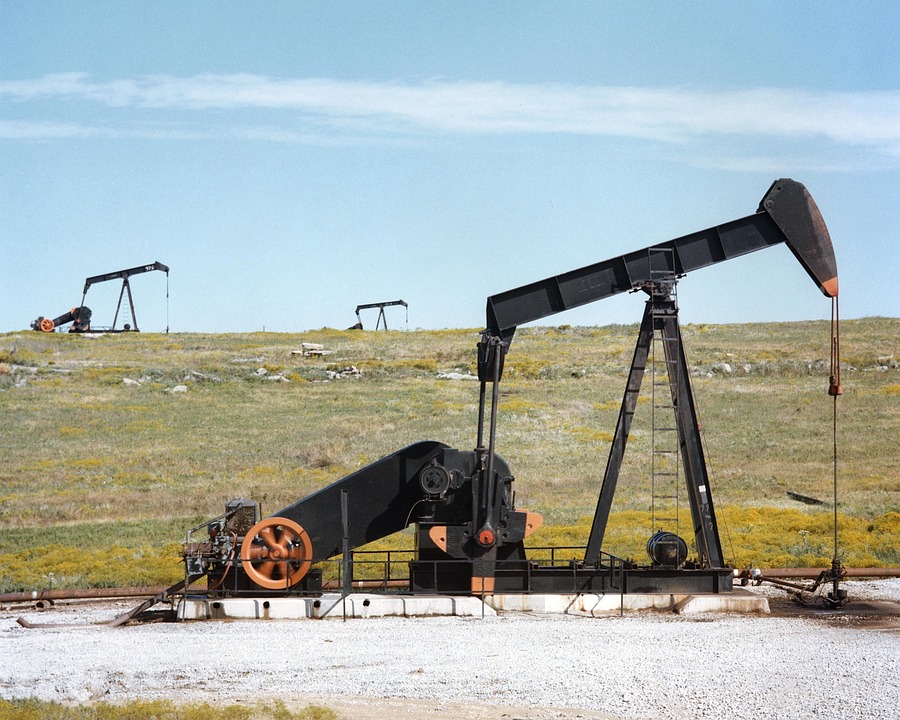 oil pump jacks 1425456 960 720 Texas leads the nation in oil and gas production...and reaps huge economic rewards